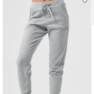 Alo Yoga Muse Sweatpants
